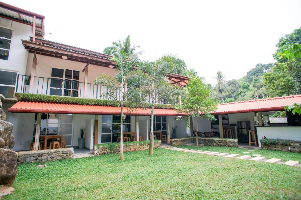 Pineview Hotel อูนาวาตูนา ภายนอก รูปภาพ
